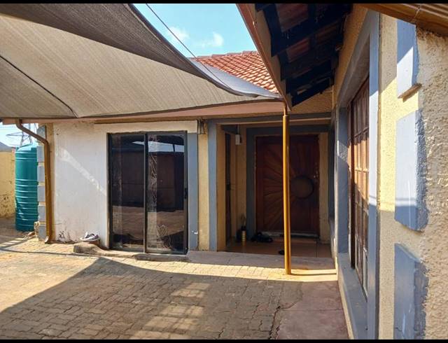 3 BEDROOM HOUSE FOR SALE IN COMMERCIA